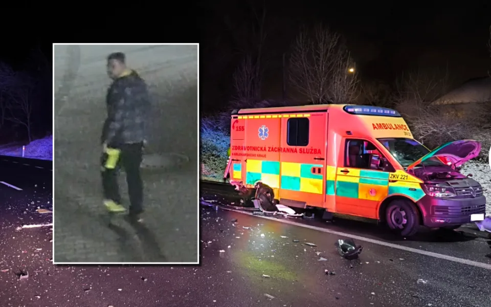 Policisté hledají svědka nehody osobáku a sanitky, střet si vyžádal tři zraněné
