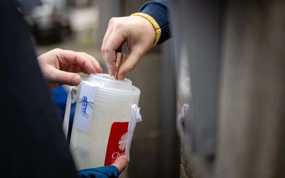 V kasičkách Tříkrálové sbírky na západě Čech bylo rekordních 7,6 milionu korun