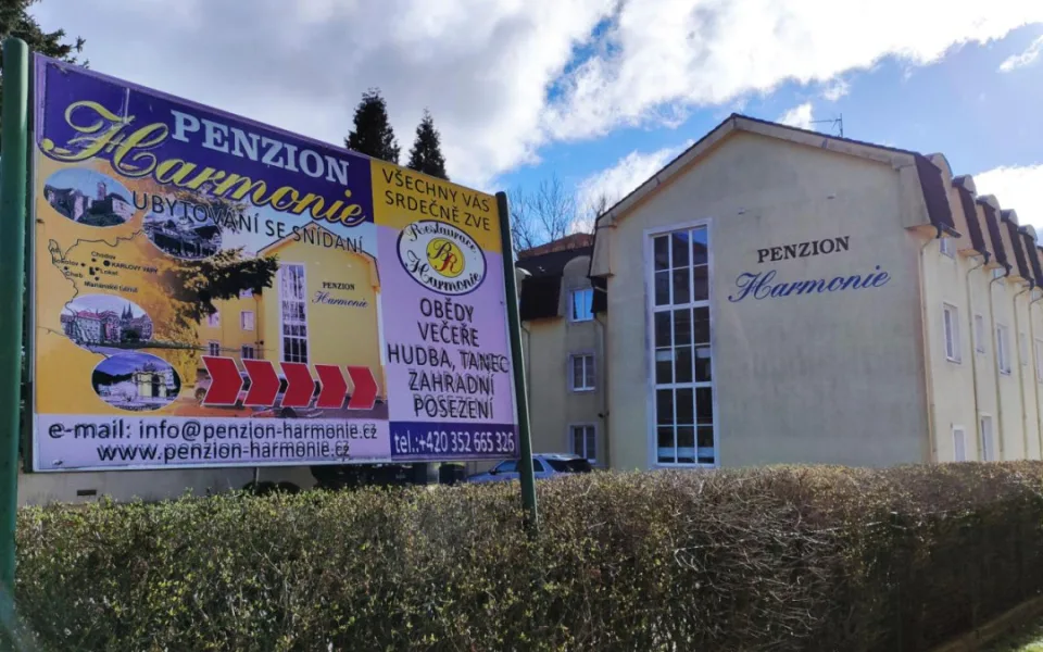 Hasiči a strážníci se dočkají zmodernizovaných prostor, dočasné zázemí budou mít v bývalém penzionu