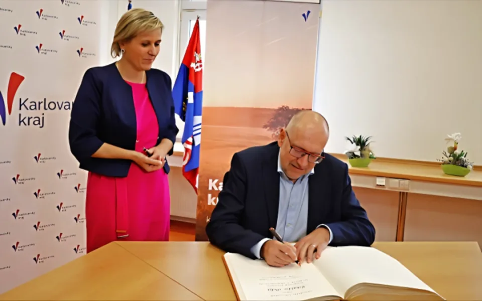 Karlovarský kraj nezískal podporu své zákonodárné iniciativy o vysoké škole
