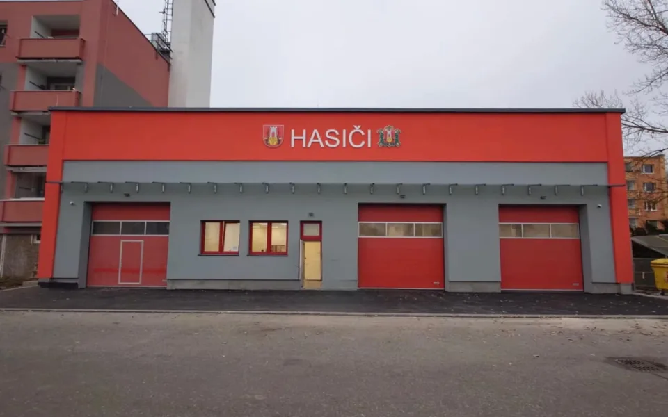 Ze staré výtopny uprostřed panelákového sídliště vznikla nová hasičská zbrojnice za 10,5 milionu korun