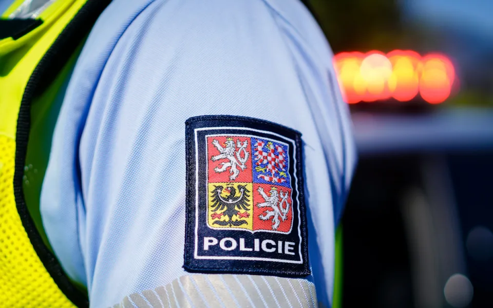 V časopisech, fixech nebo oblečení. Policie odhalila desítky případů pašování drog do vězení