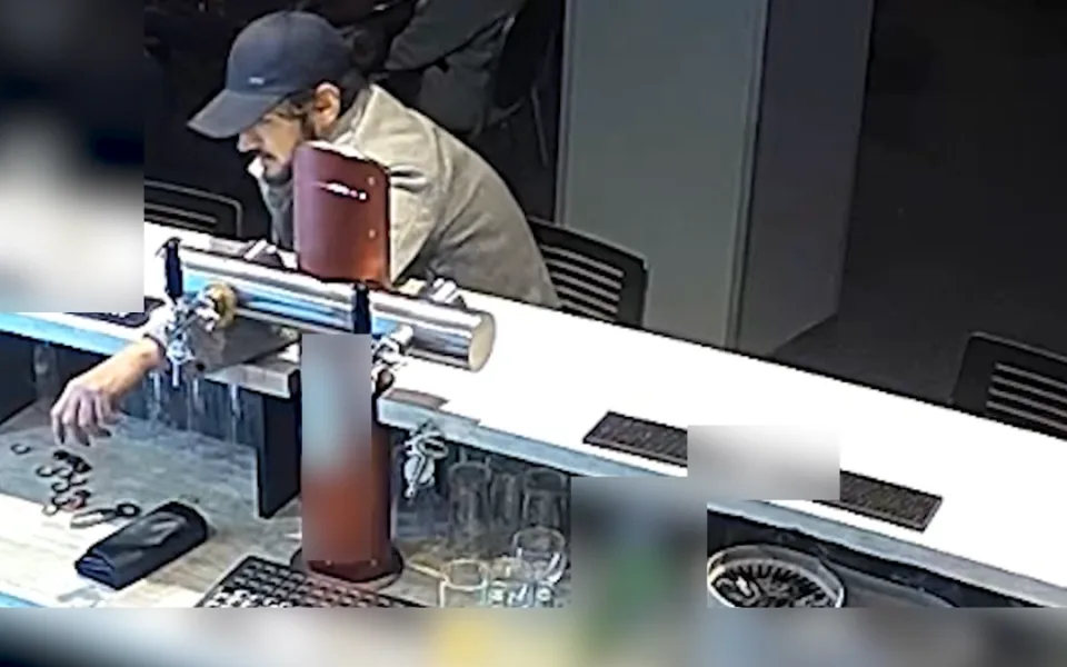 Nepozná někdo tohoto muže, který ukradl peněženku?