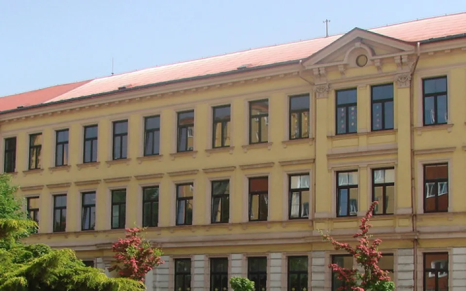 Město Sokolov chystá vybudování výtahu a rozšíření učeben v ZŠ Rokycanova