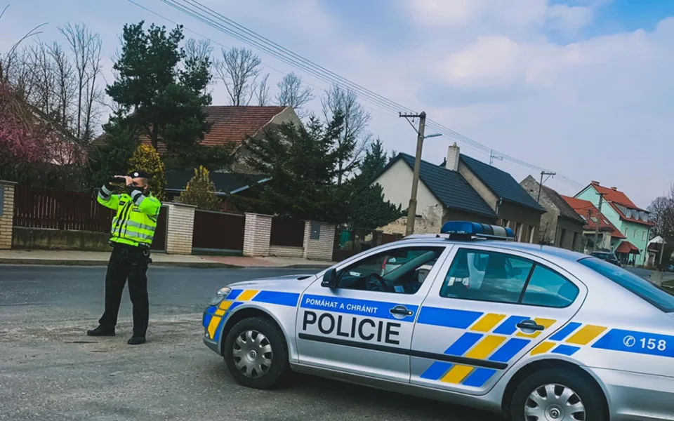 Policie přes Velikonoce posílí kontroly na silnicích, posvítí si na rychlosti i alkohol za volantem