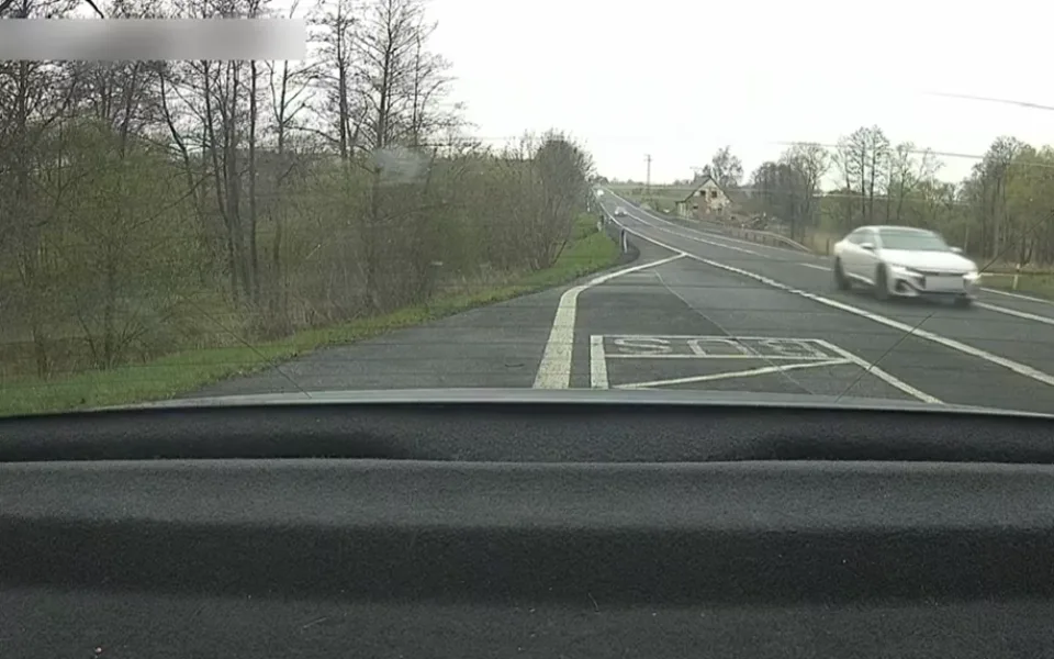 Řidič kolem policistů prosvištěl rychlostí 177 km/h, okamžitě přišel o řidičák