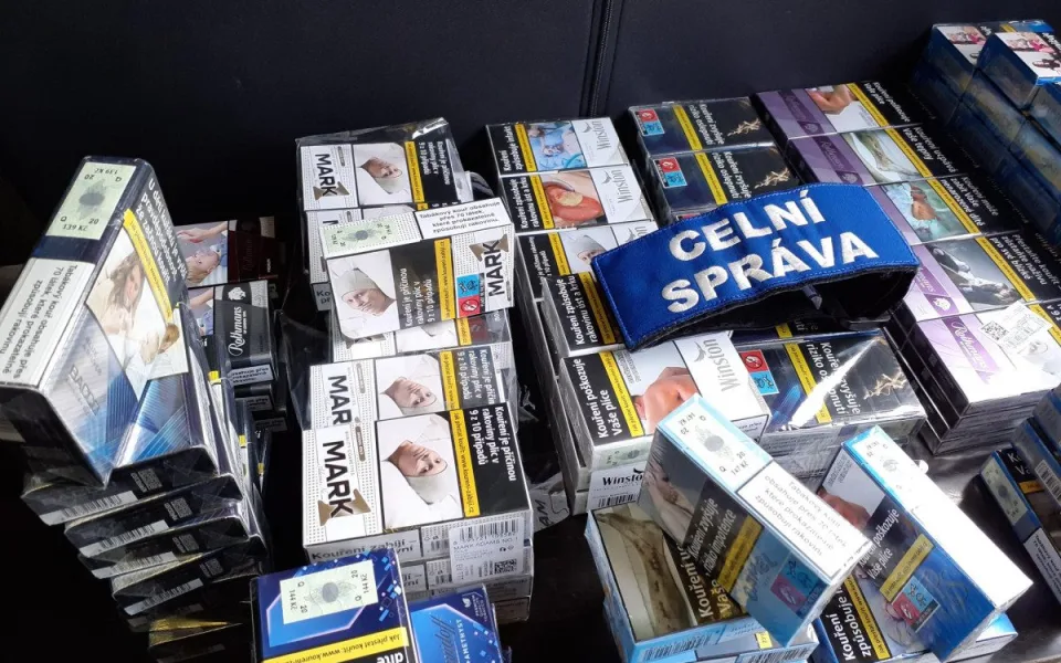 Celníci objevili tisíce tabákových výrobků značených nesprávným způsobem