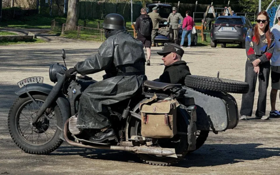 Cheb si ukázkou bitvy na náměstí připomněl 80 let od osvobození Američany.