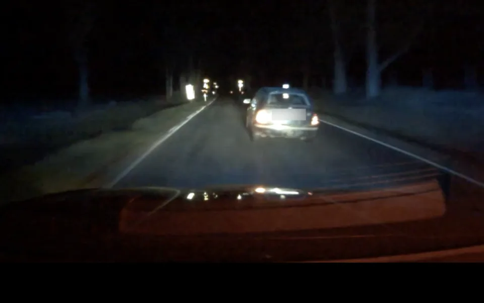 Policisté pronásledovali řidiče se zákazem řízení, opakovaně ignoroval výzvy.