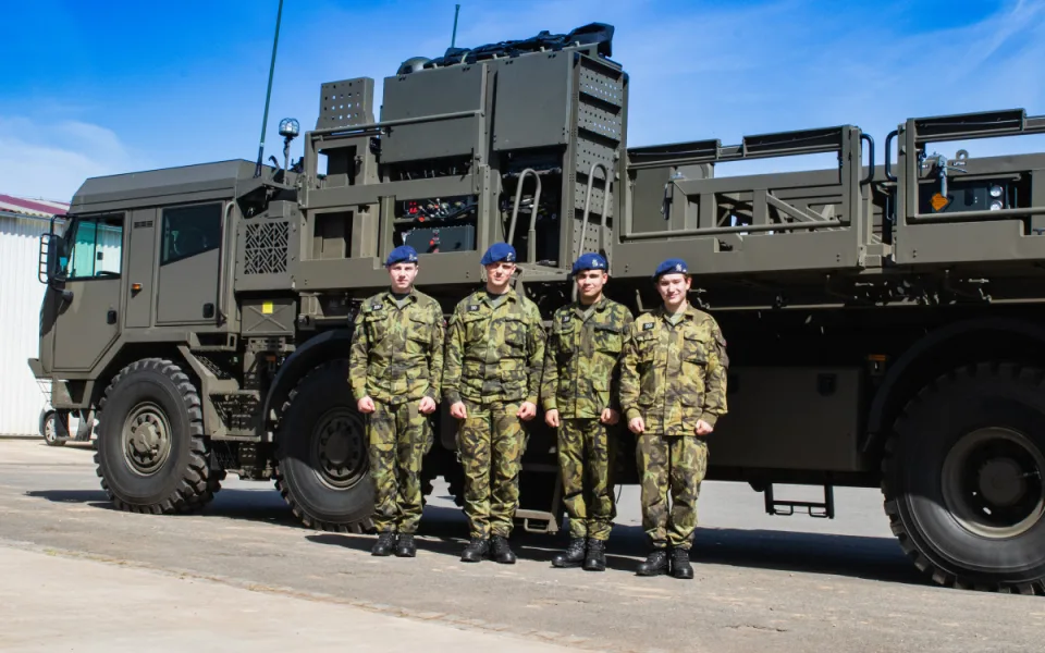 Středoškoláci ze Sokolova si jako první prohlédli moderní protiletadlový systém. Foto: Se svolením 25. protiletadlového raketového pluku, Strakonice