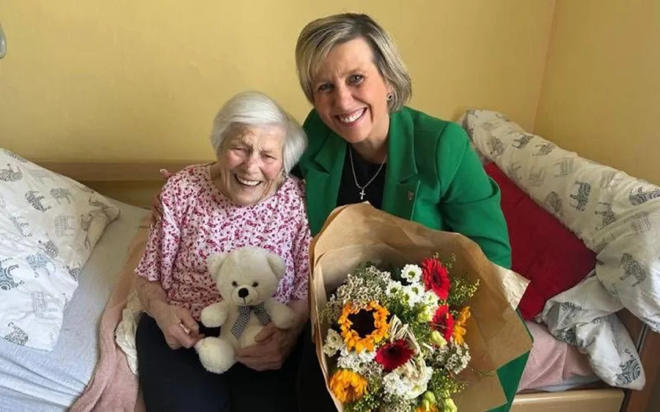 Zažila prezidenta Masaryka i druhou světovou válku. Marie Zábranská oslavila 103 let. Foto: Se svolením Karlovarského kraje