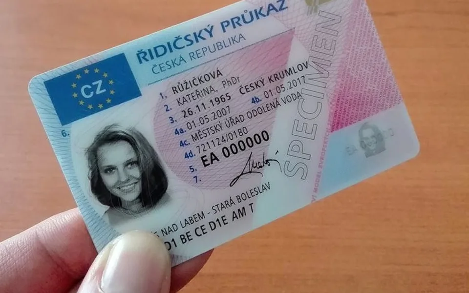 Stíhaných kvůli podvodům s řidičskými průkazy v Karlovarském kraji přibylo na 32