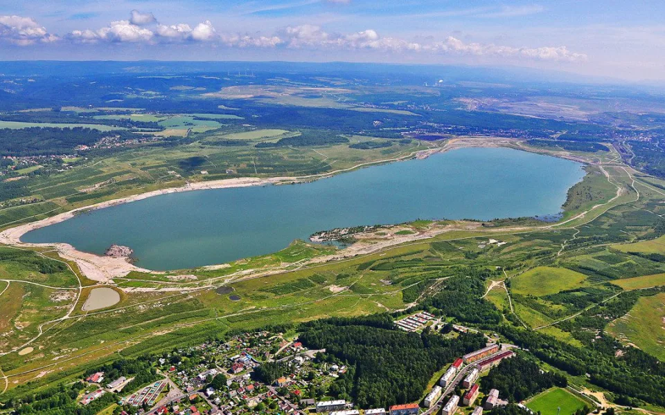 Sokolovská uhelná začne stavět stezku kolem jezera Medard.