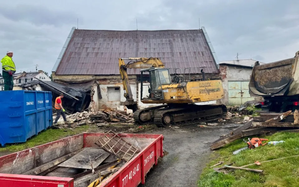 V Ostrově pokračují demolice garáží, některé se ale zatím městu nedaří vykoupit. Foto: Se svolením Města Ostrov