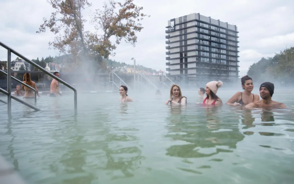 Bazén a saunový komplex u Thermalu ve Varech funguje čtyři roky.