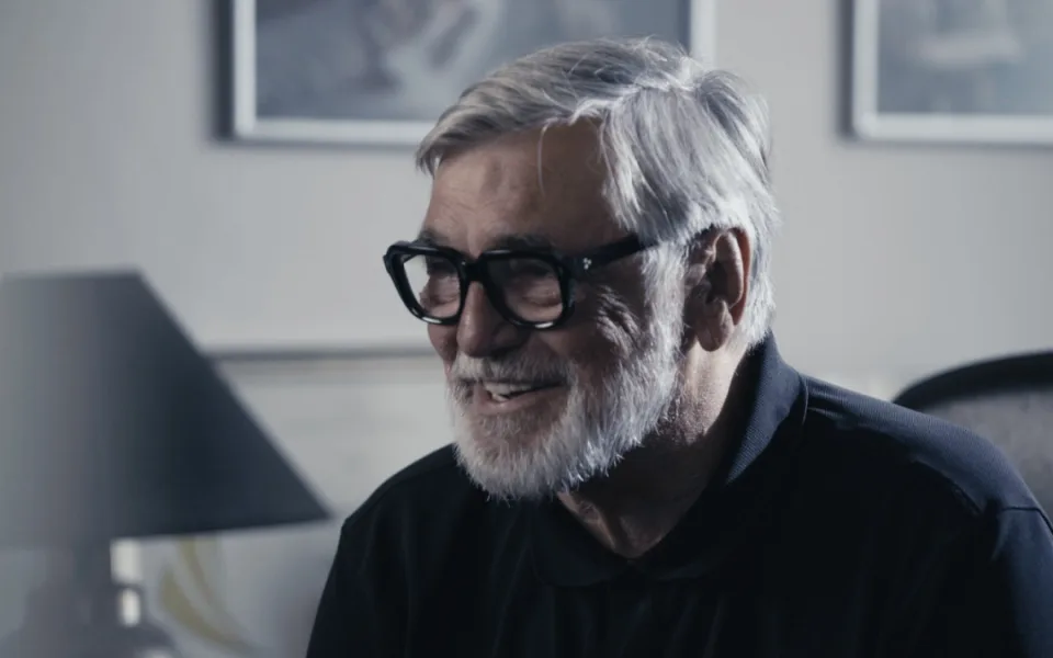 Zahajovací film karlovarského festivalu o Bartoškovi vyvolal smích i dojetí.