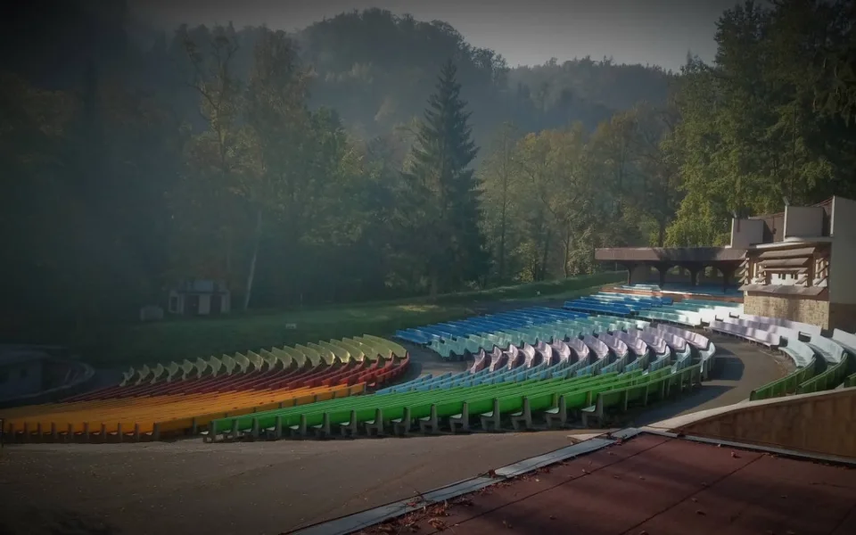 Karlovarské letní kino má nového správce, čekají ho opravy a kulturní akce.