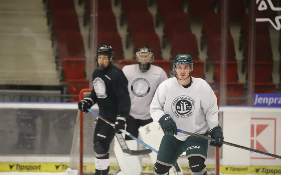 Hokejista Dominik Rymon míří v zámoří na univerzitu, přiblíží se tím vysněné NHL. Foto: Se svolením HC Energie Karlovy Vary