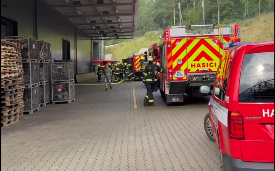 Při požáru v hale lakovny na Chebsku vznikla škoda dva miliony korun
