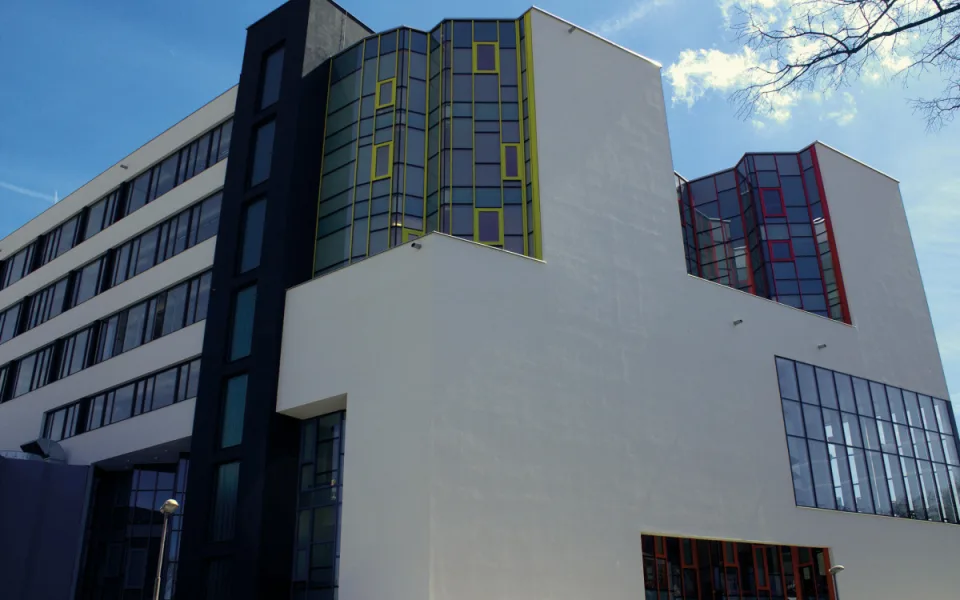 Karlovarský kraj dohodl delší termín na projekt modernizace školy v Sokolově.