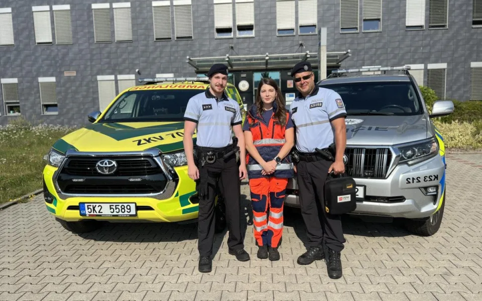 Policisté z Jáchymova zachránili muže v bezvědomí.