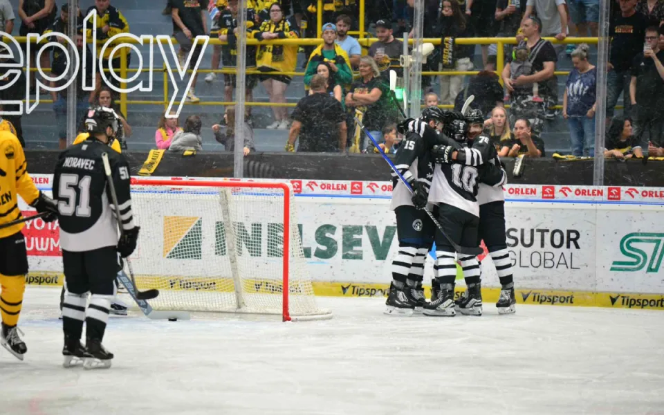 Podkrušnohorské derby ovládli karlovarští hokejisté, Litvínov dnes porazili 5:2. Foto: Se svolením HC Energie Karlovy Vary