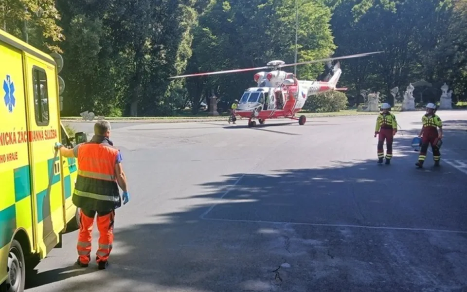 K okna hotelu v Karlových Varech vypadla žena, policisté vyloučili cizí zavinění. Foto: Se svolením MP Karlovy Vary