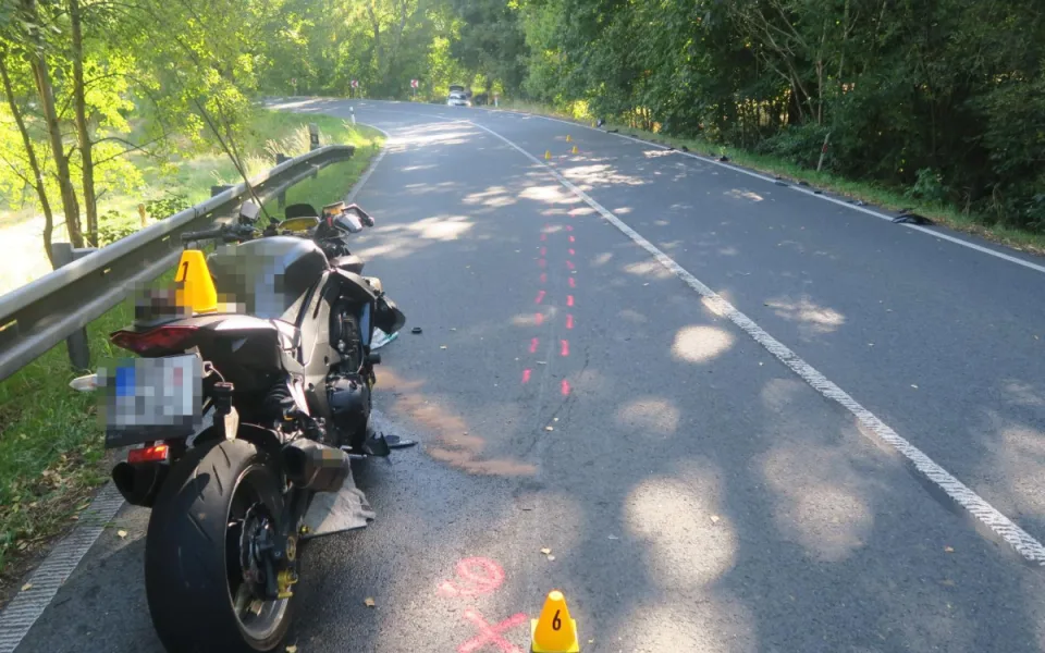 Na Sokolovsku se srazili dva motorkáři. Jeden z nich musel letecky do nemocnice. Foto: Se svolením Policie ČR