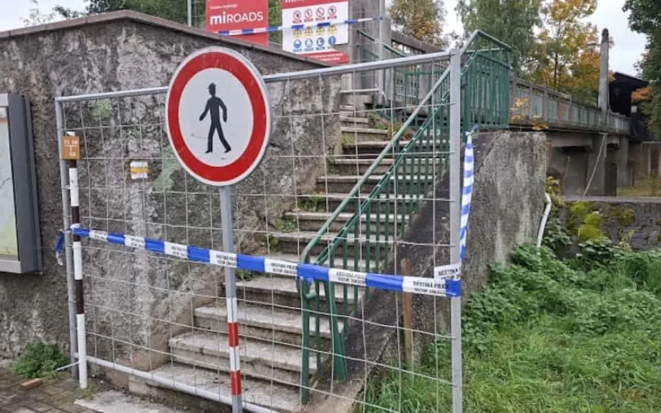 V Kynšperku začala demolice předmostí historické lávky přes Ohři.