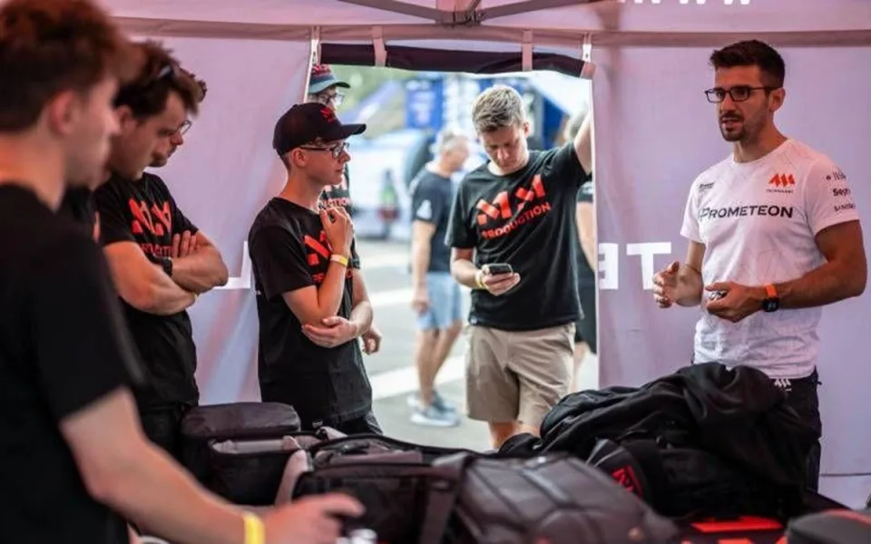 Student keramky dříve závodil na ploché dráze, nyní natáčel na rallye v Maroku