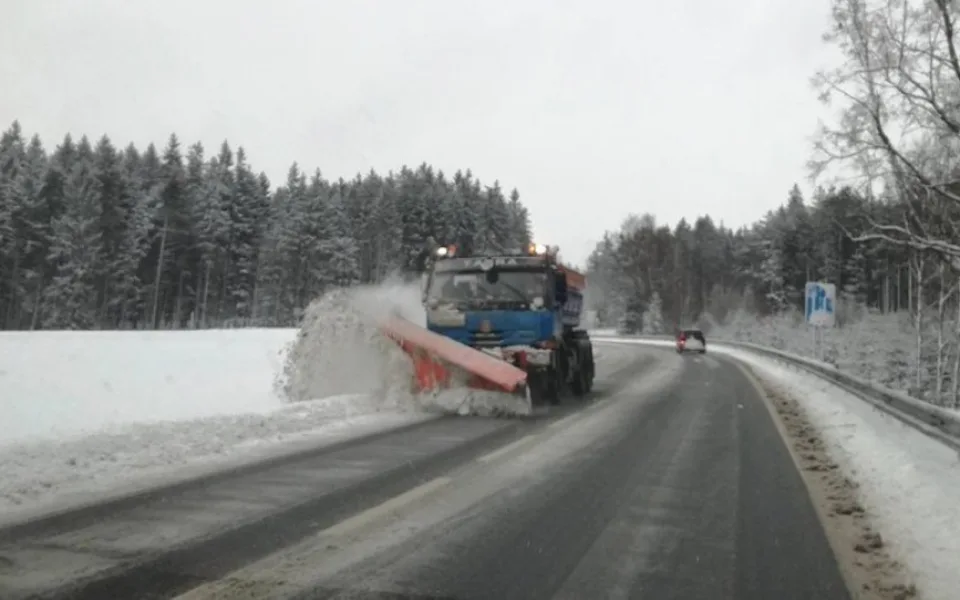 V Karlovarském kraji mrzne, silnice jsou promrzlé, ale sjízdné.