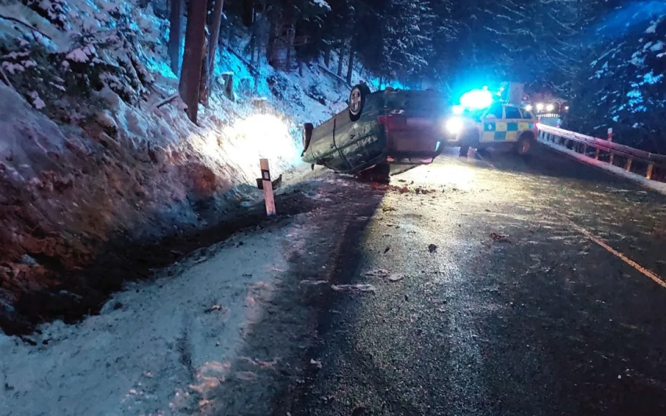 Tři dopravní nehody zaměstnaly záchranáře a hasiče v kraji.