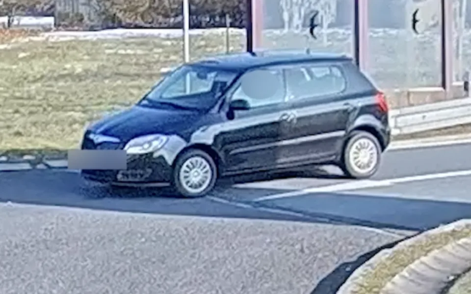 Senior jel po dálnici D6 několik kilometrů v protisměru. Ohrozil další řidiče.