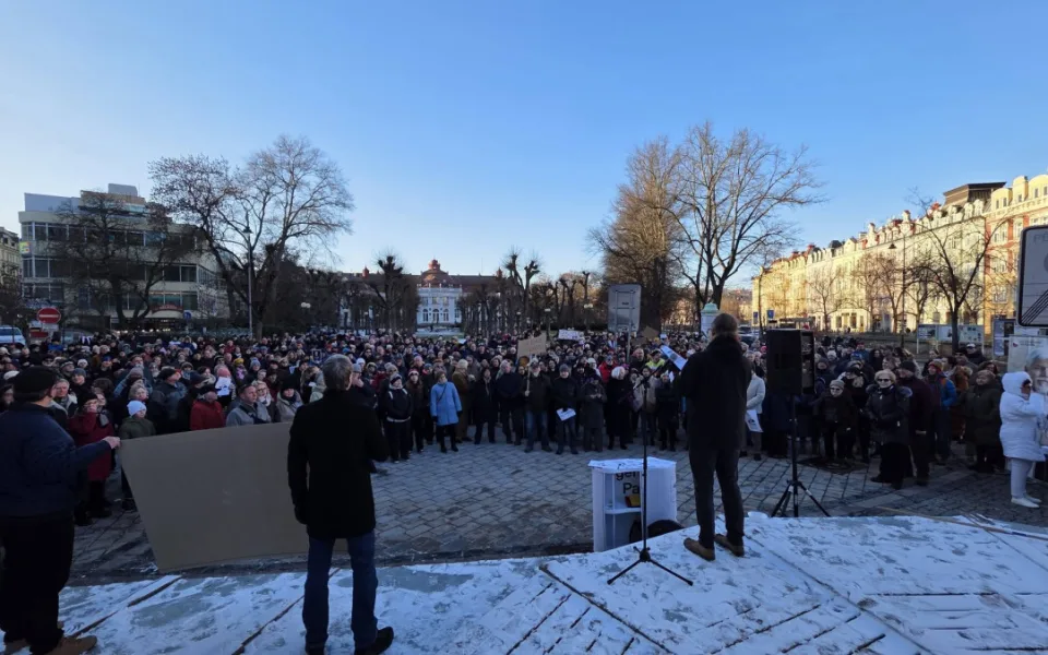 Ve Varech před hlavní poštou sešlo víc než 500 lidí na podporu Petra Pavla.