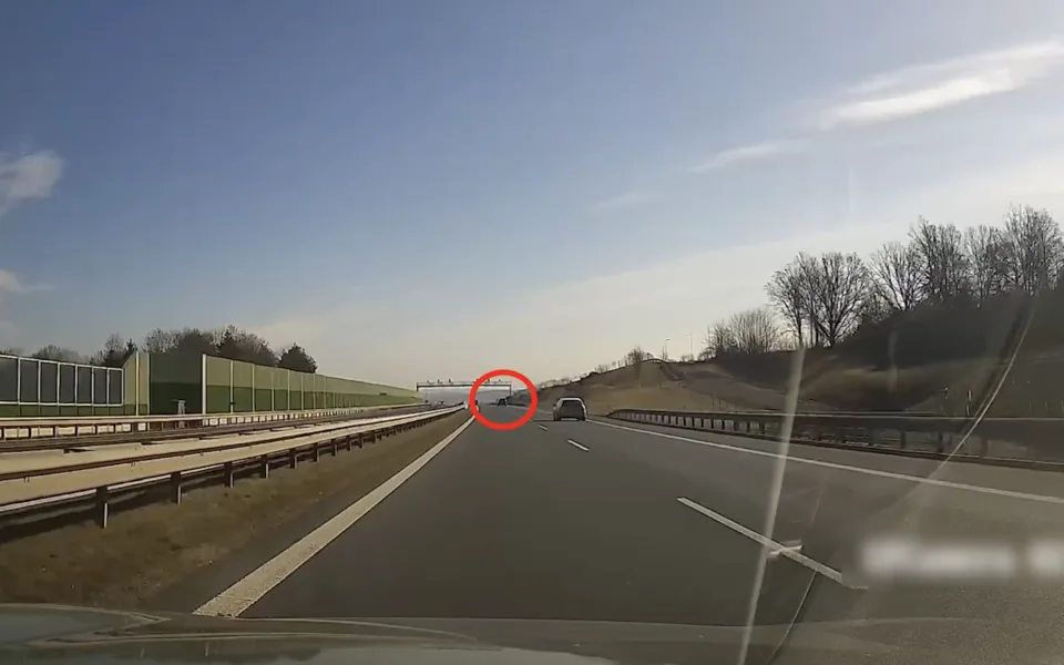 Policisté z Karlovarska řešili řidiče překračující rychlost, Dva přišli o řidičský průkaz..