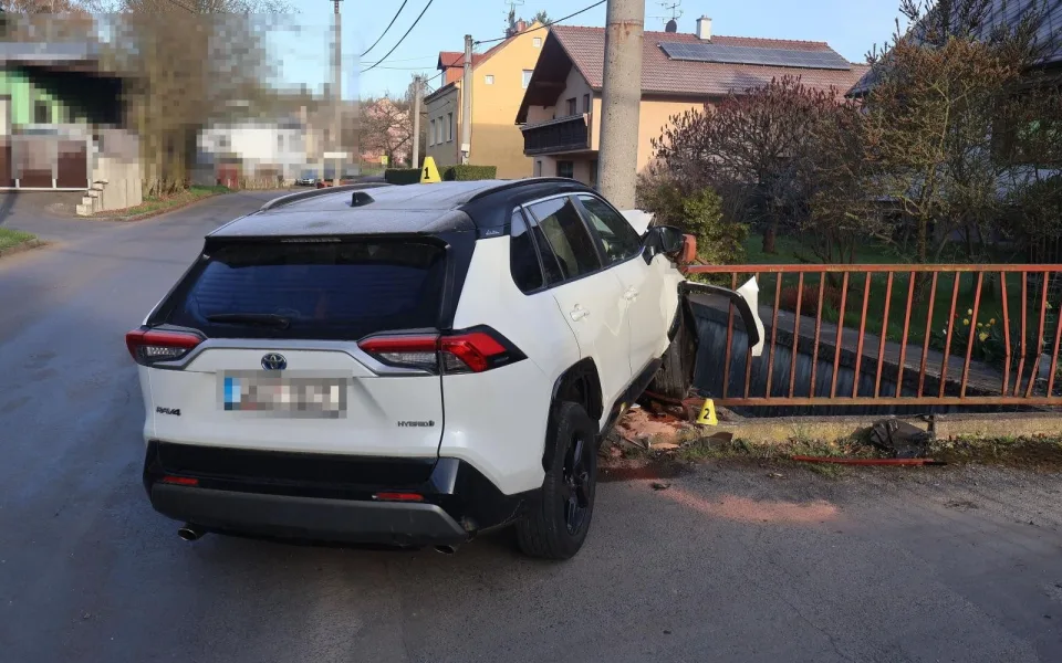 Opilá řidička nezvládla řízení, způsobila škoda za téměř půl milionu.
