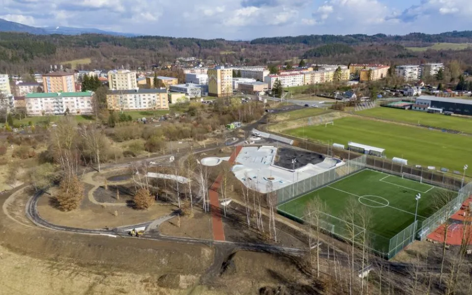 Nová Role na Karlovarsku postavila multifunkční park pro sport a relaxaci