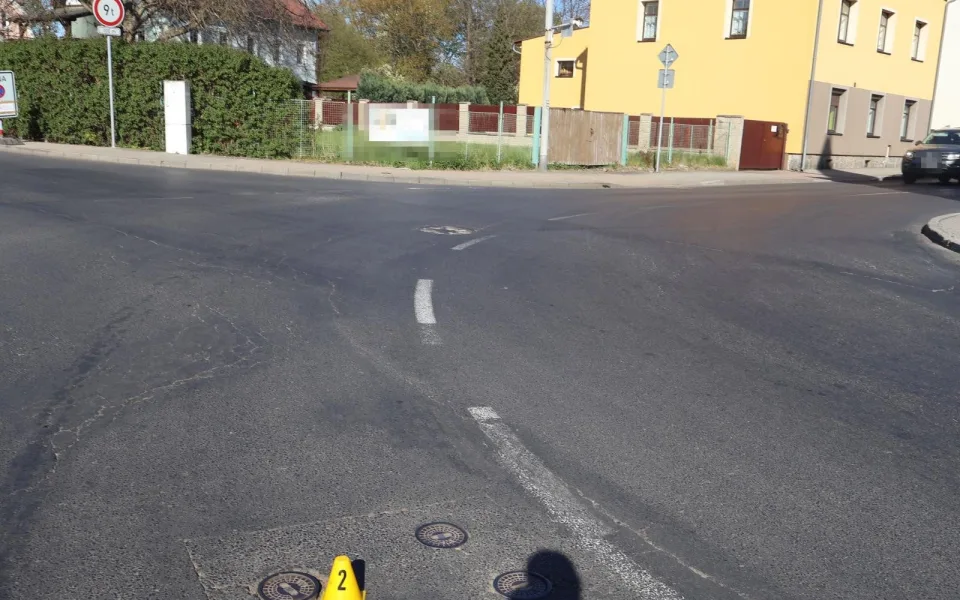 Policisté hledají svědky nehody, ke které došlo v Ostrově.