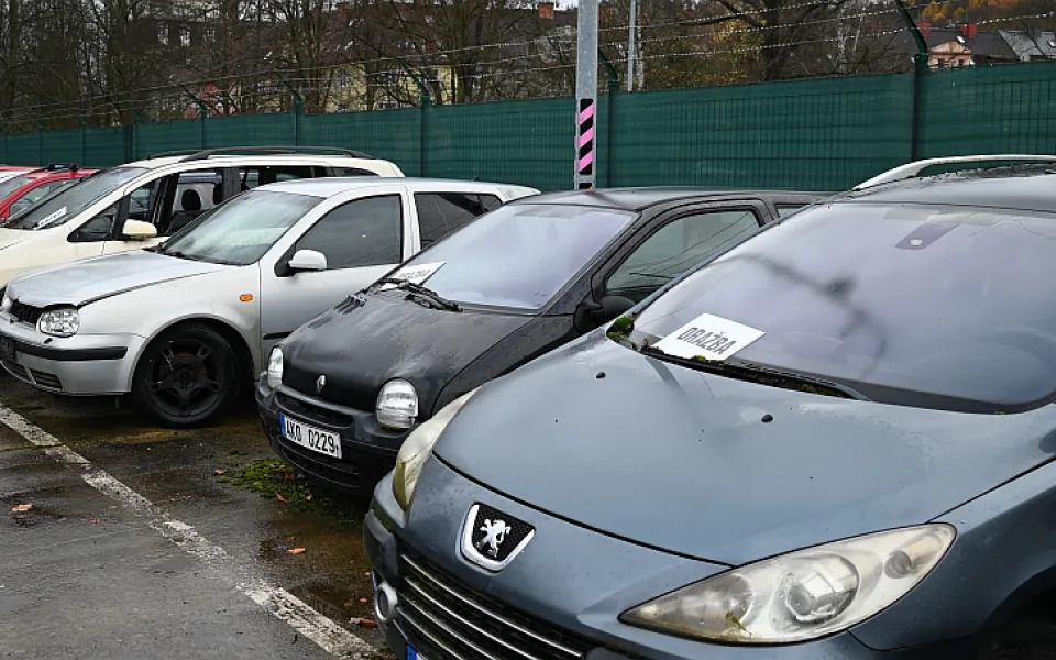 Karlovy Vary budou dražit opuštěná vozidla, vyvolávací cena začíná na 500 korun.