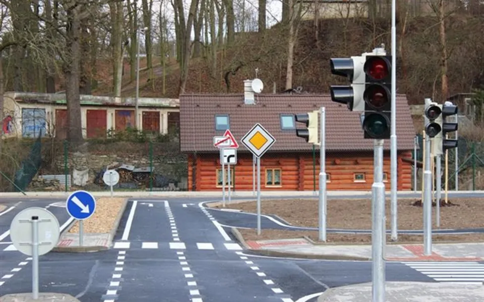 Než šlápneš do pedálů. Chebští strážníci dnes zvou na dopravní hřiště malé i velké. Foto: Město Cheb