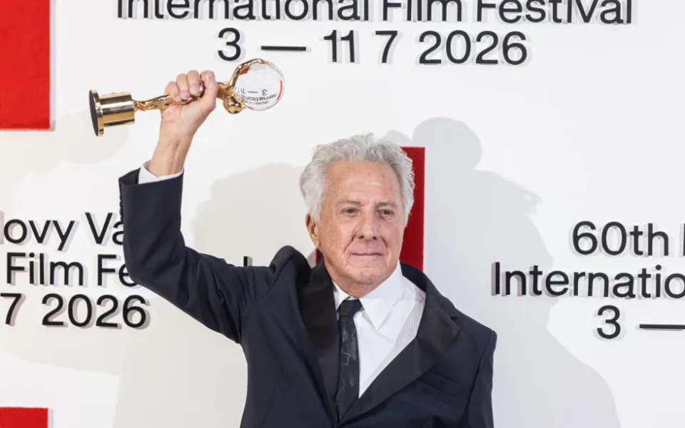 Dustin Hoffman na festivalu v Karlových Varech převzal Křišťálový glóbus