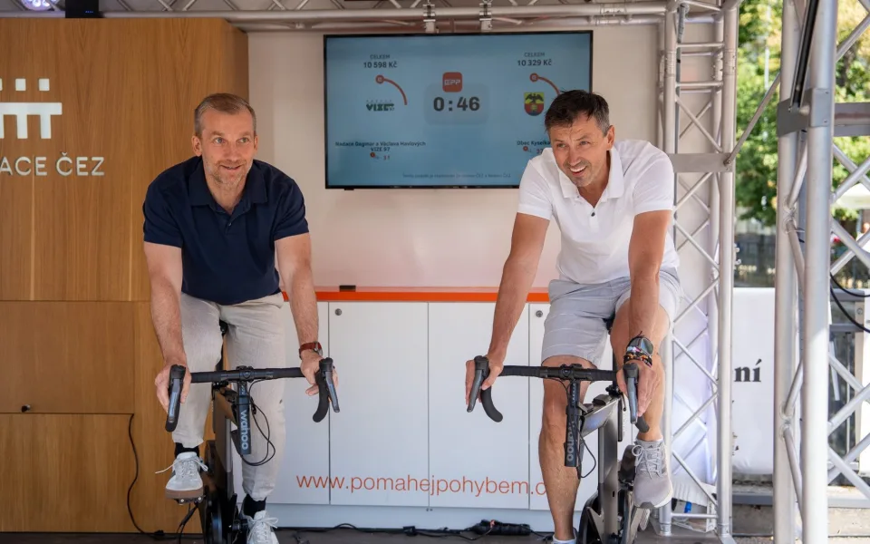 Vlevo Pavel Cyrani, místopředseda představenstva ČEZ a..s. a Jakub Novotný, prezident VK ČEZ Karlovarsko.