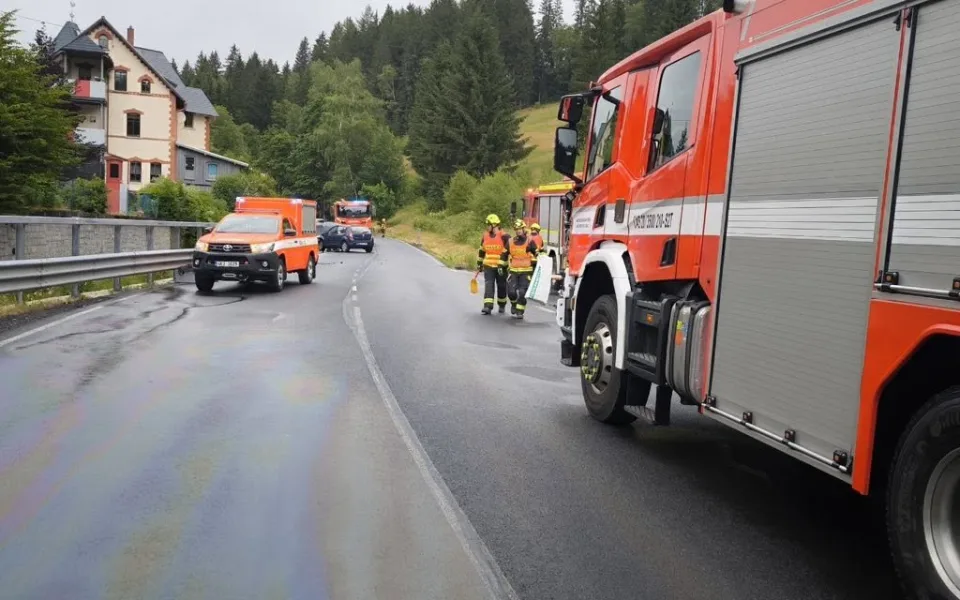 Tragická nehoda u Chebu uzavřela silnici do Františkových Lázní